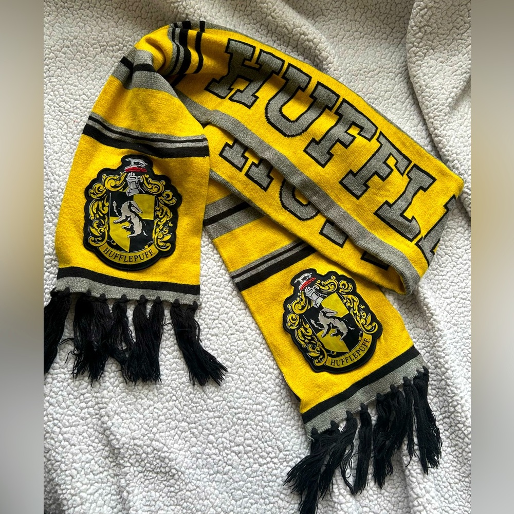 Hufflepuff house crest scarf with fringe